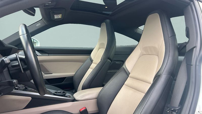 Porsche 911 Carrera 290KW - fotka 15 z 26
