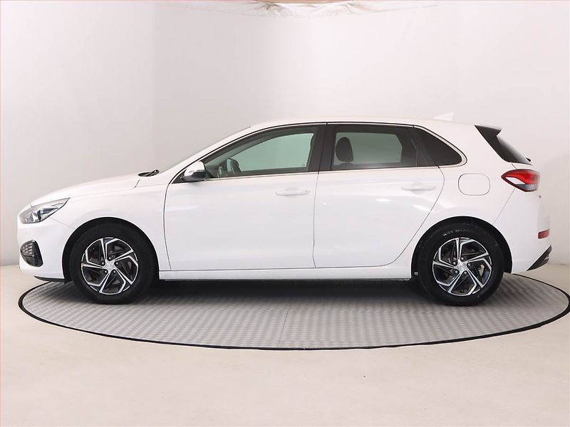 Hyundai i30 (2023) Family 1.5 DPI, Serv.kniha - fotka 3 z 19