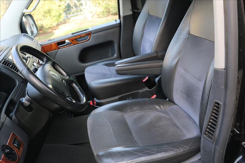 Volkswagen Multivan 2,5 TDi, Tažné , Klima - fotka 15 z 40