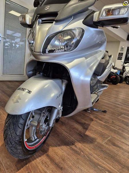 Suzuki Burgman 650 Executive (2005) - fotka 10 z 20