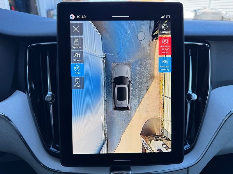 Volvo XC60 (2026) PLUS B5, 360°, Harman, Matrix - fotka 19 z 21