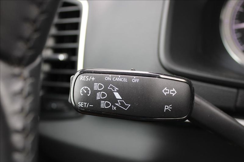 Škoda Karoq 2,0 TDi  DPH, ČR, SERVISKA - fotka 17 z 33
