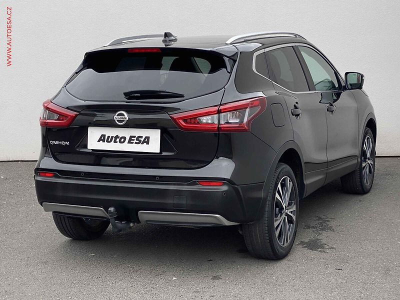 Nissan Qashqai (2018) 1.2 DIG-T, Panor, navi - fotka 4 z 17