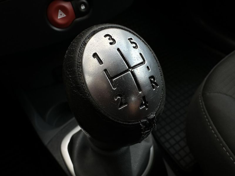 Renault Clio (2011) KOMBI 1.2 16V/76kW * 1.Maj.    - fotka 14 z 33