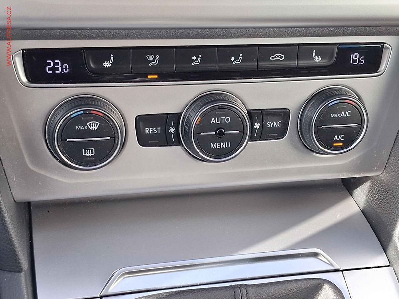 Volkswagen Passat (2016) 2.0 TDi, LED, navi, park - fotka 15 z 19