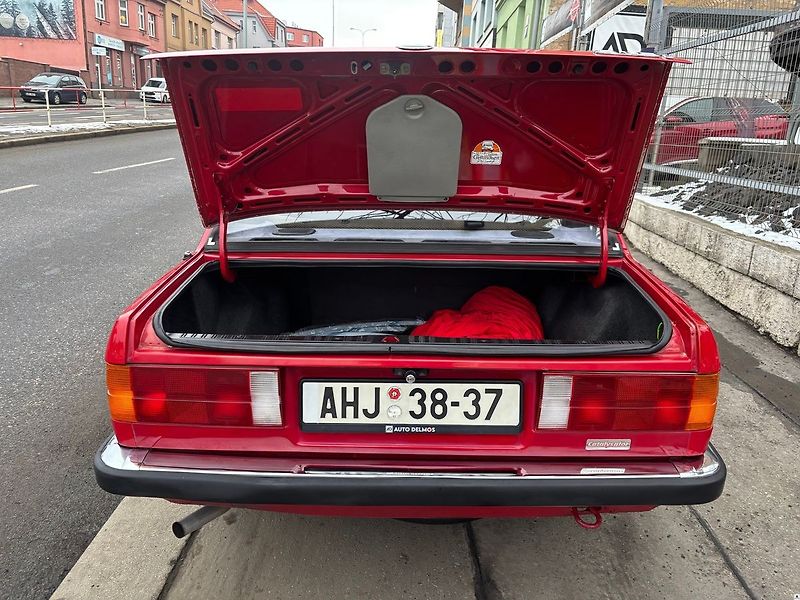 BMW Řada 3 E30-318i/1986/2.maj. garážován - fotka 5 z 50