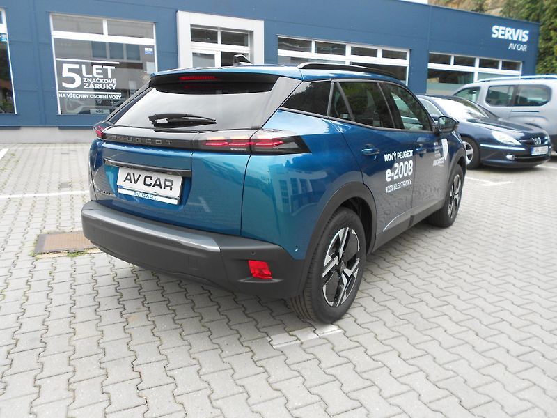 Peugeot 2008 ALLURE Elektromotor 115 kW / 1 - fotka 4 z 7