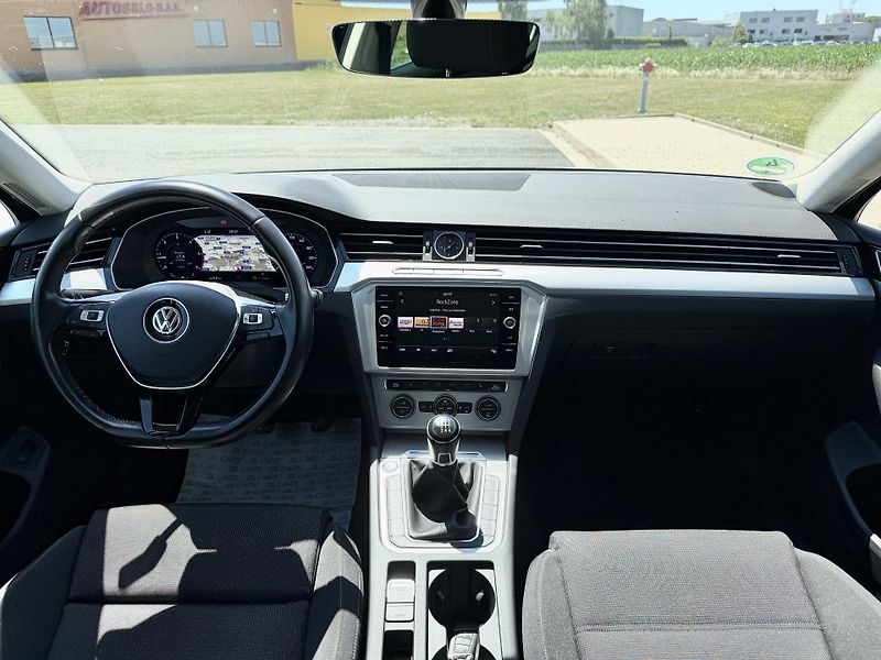 Volkswagen Passat 2.0 TDI VIRUTAL MASÁŽ SERVISKA - fotka 12 z 46
