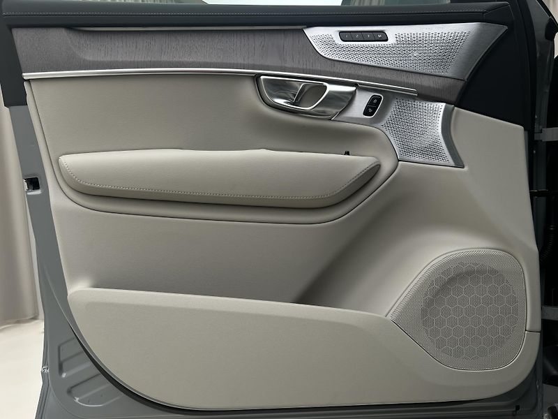 Volvo XC90 (2026) T8 AWD PLUS BRIGHT - fotka 21 z 45