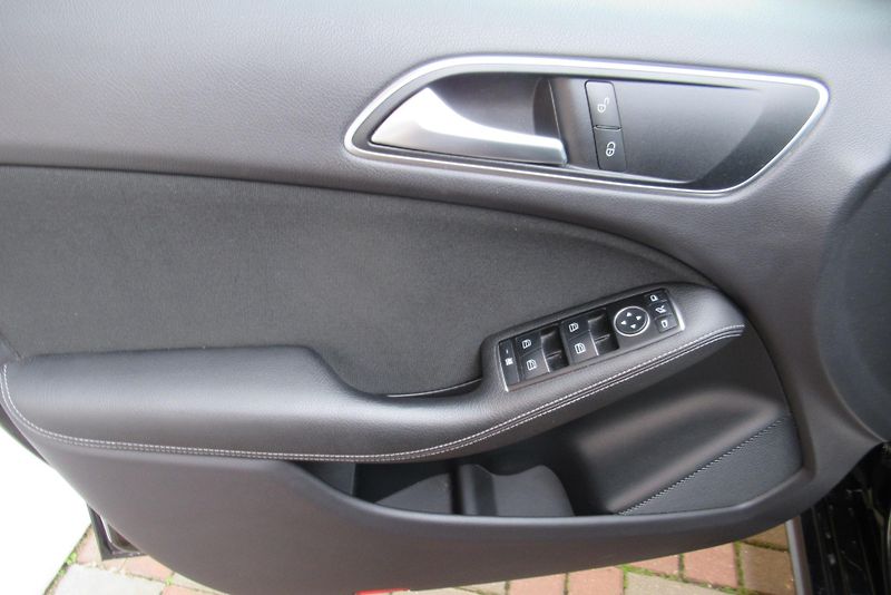 Mercedes-Benz Třídy B 180 CDI *AUTOMAT* NAVI TAŽNÉ  - fotka 23 z 27