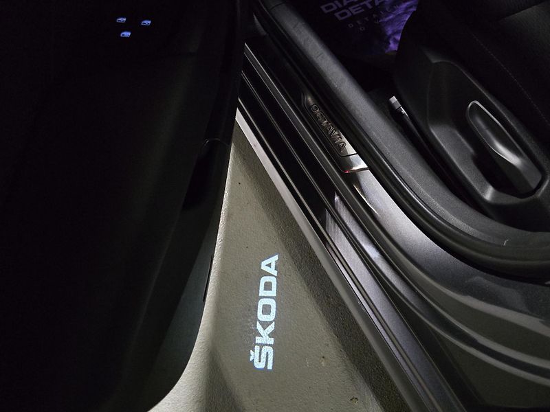 Škoda Octavia 2.0TDI 110KW DSG STYLE+ TZ. ČR - fotka 18 z 48