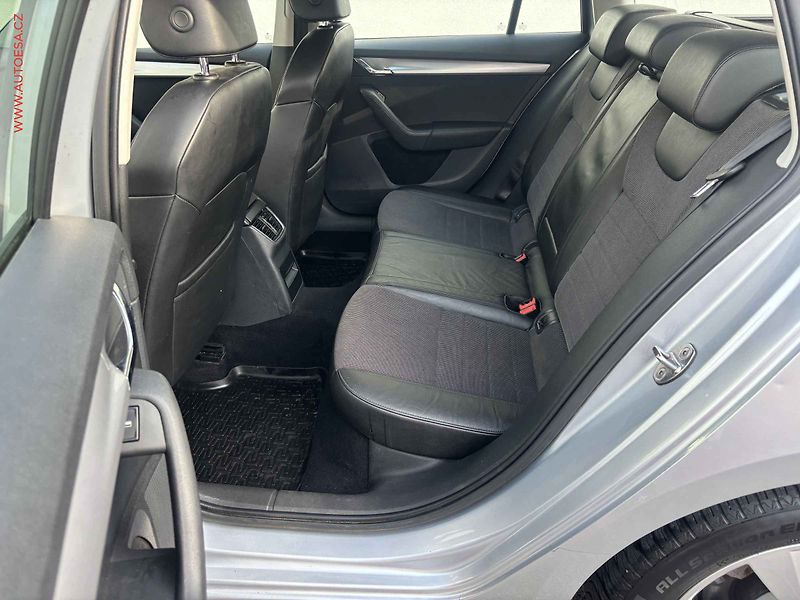 Škoda Octavia (2014) 1.2 TSi, Elegance, park.čidla - fotka 10 z 17