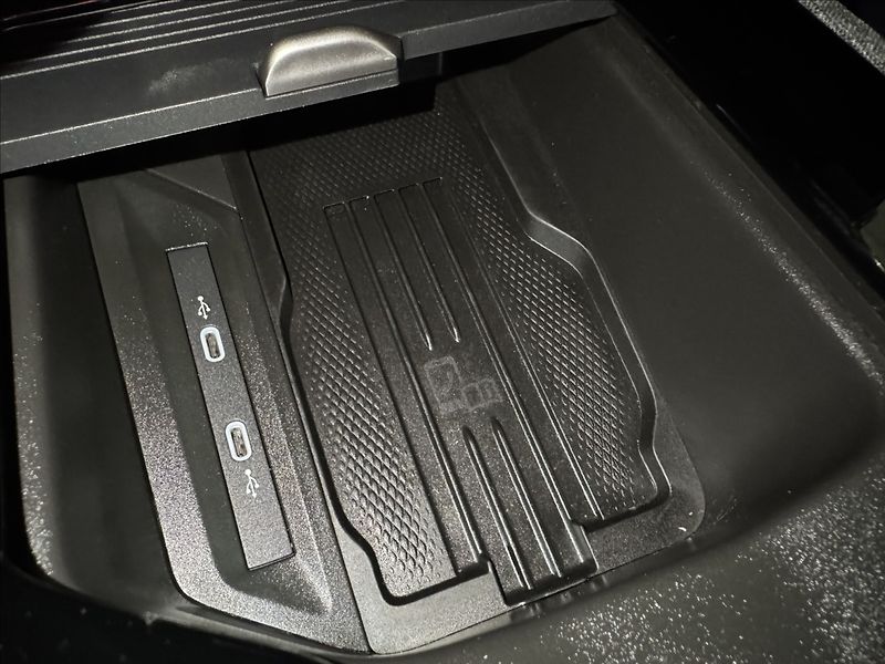 Škoda Superb 2,0 TDi  DSG Selection Assist - fotka 45 z 50