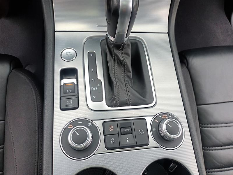 Volkswagen Touareg 3,0 TDI 193Kw,R-Line,ČR,TAŽNÉ, - fotka 35 z 50