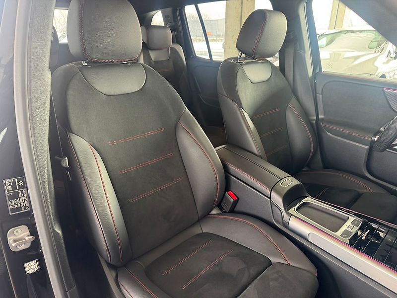 Mercedes-Benz GLB 200d 4MATIC - fotka 19 z 20