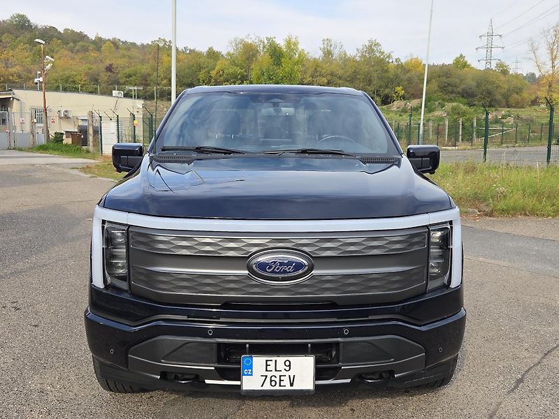 Ford F-150 (2023) ELEKTRO - LIGHTNING - fotka 2 z 19