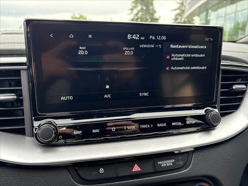 Kia XCeed 1,5 AT Black Edition ZÁRUKA - fotka 27 z 47