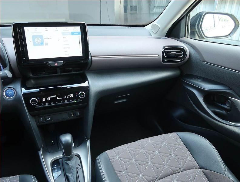 Toyota Yaris Cross (2022) Comfort Style Tech 1.5 VVT-iE - fotka 8 z 17