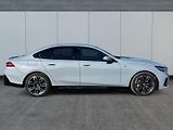 BMW Řada 5 (2024) 550e xDrive 360kW V6 M SPORT - náhled 6