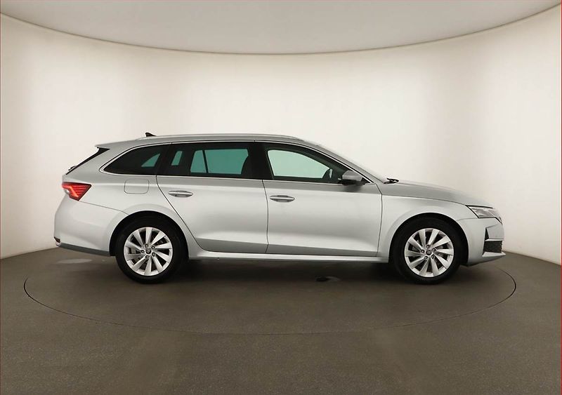 Škoda Octavia (2025) 1.5 TSI e-tec, Top Selection - fotka 6 z 16