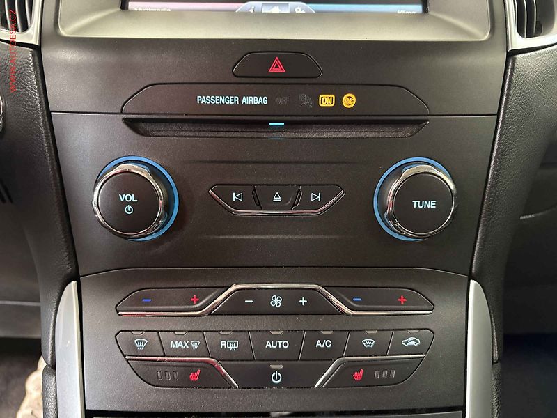 Ford Edge (2017) 2.0TDCi 4x4, ČR, servis - fotka 16 z 18