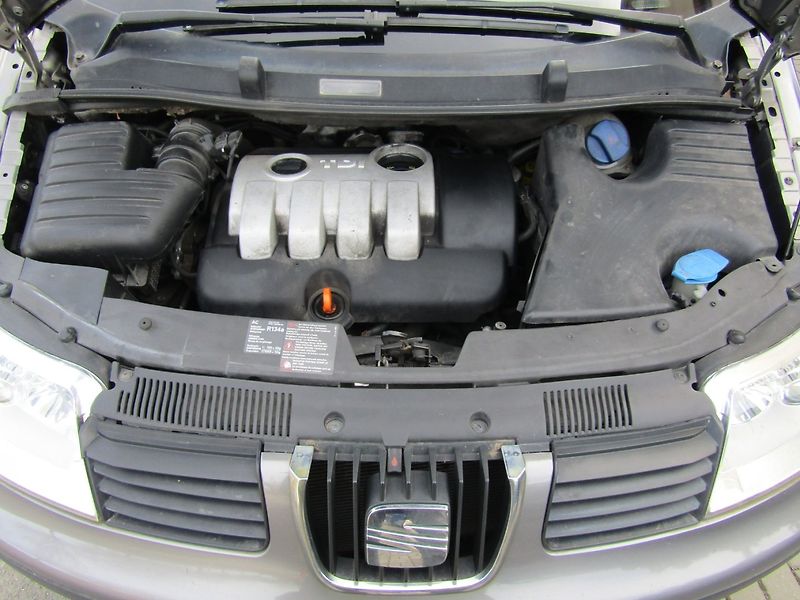Seat Alhambra (2006) 2.0 TDI 103kW - fotka 34 z 34
