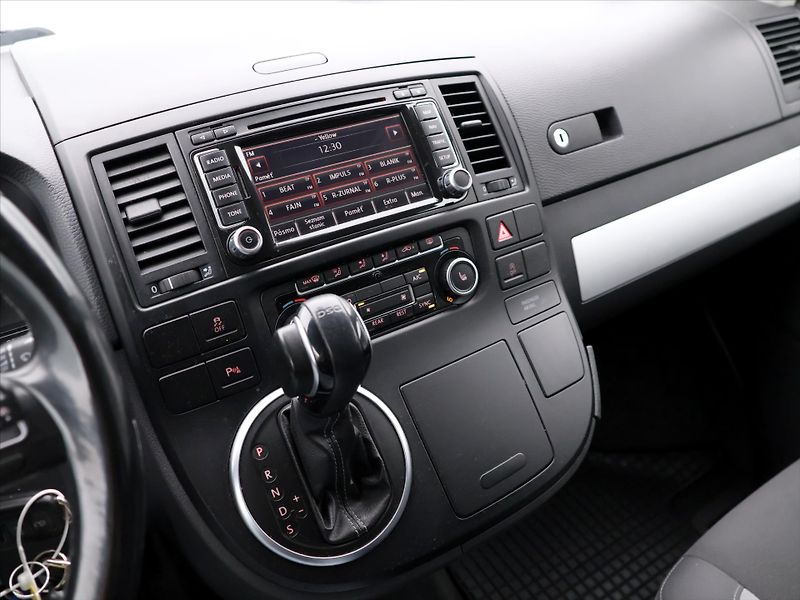 Volkswagen Multivan 2,0 TDI 4Motion DSG Comfortlin - fotka 17 z 28
