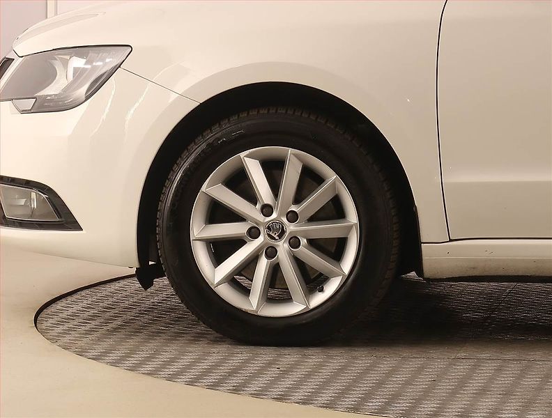 Škoda Superb (2015) Ambition 1.4 TSI, Xenony - fotka 14 z 18