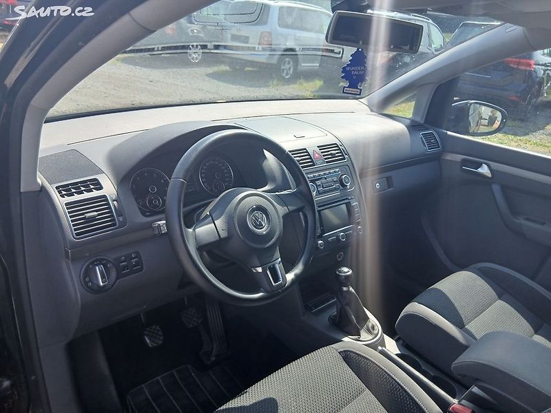Volkswagen Touran (2012) 1.4 TSI, 7 míst - fotka 17 z 34