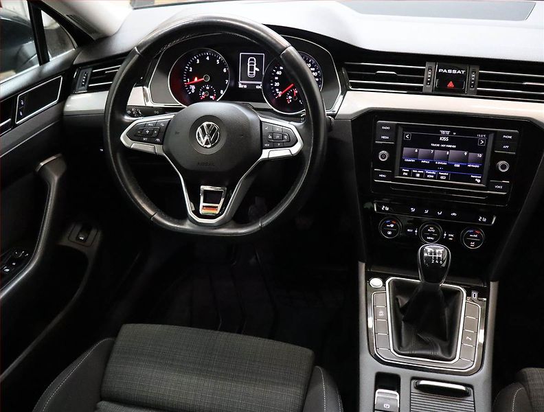 Volkswagen Passat (2019) 1.5 TSI, Tempomat - fotka 7 z 25
