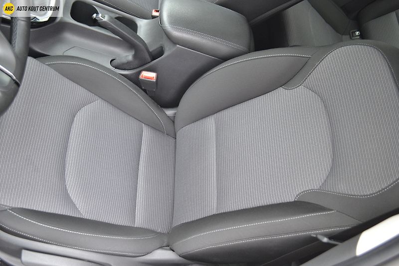 Hyundai i30 WG 1,5I MT SMART FAMILY NAVI - fotka 17 z 39