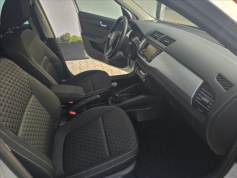 Škoda Fabia III 1,0 TSi 70KW Drive - fotka 35 z 44