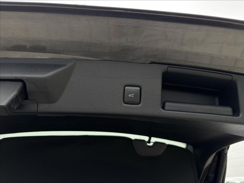 Ford Kuga 2,5 HEV ST-Line X AUT - fotka 13 z 33