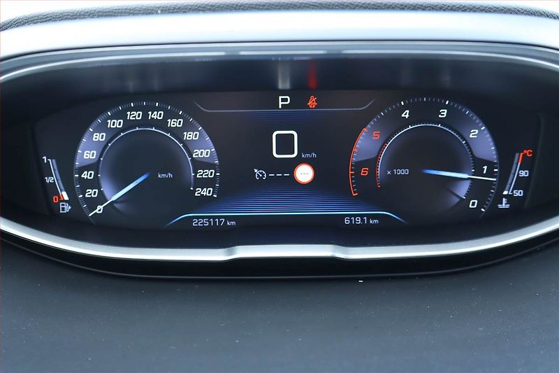 Peugeot 5008 (2018) 1.6 BlueHDi, Automat, 7 míst - fotka 11 z 27