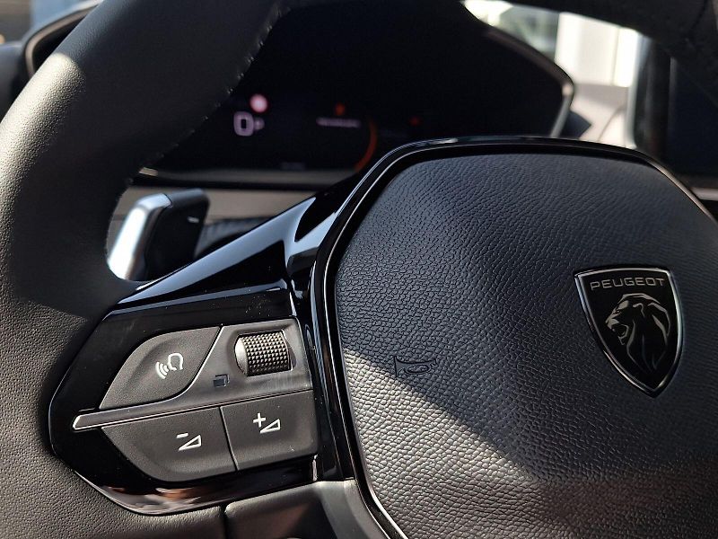 Peugeot 208 (2025) ALLURE Hybrid 110 e-DCS6 - fotka 13 z 19