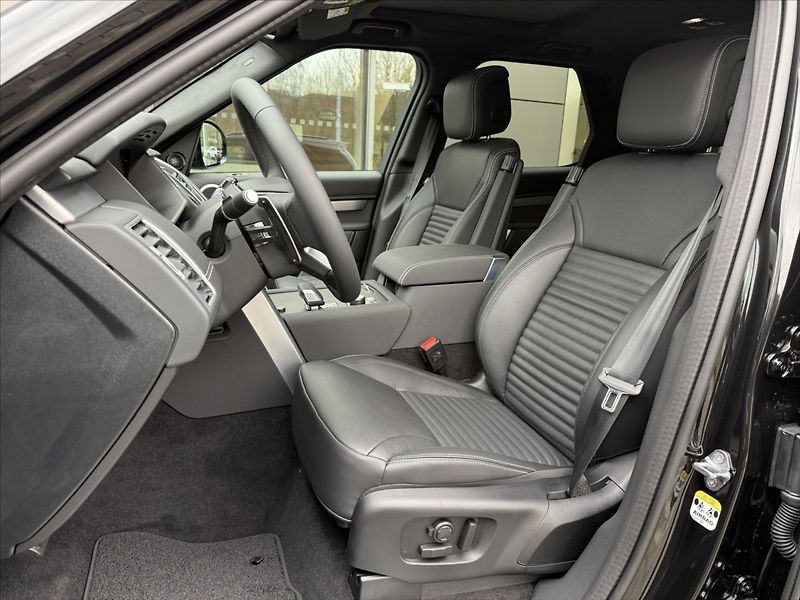 Land Rover Discovery (2026) 3,0 DYNAMIC SE D250 - fotka 12 z 33
