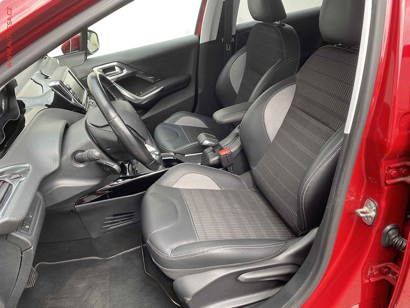 Peugeot 2008 (2016) 1.2PT, Allure, AT - fotka 9 z 20