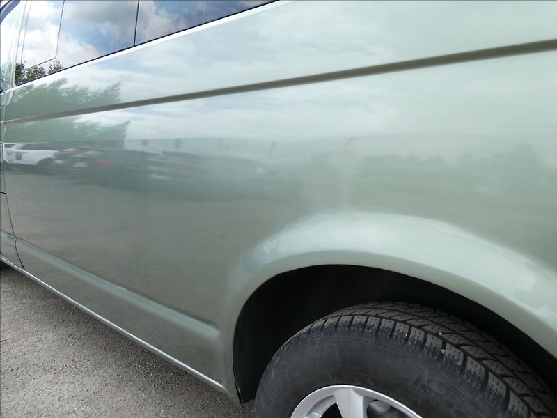 Volkswagen Caravelle 2,5 TDi 96kW LONG 8.míst,závěs - fotka 14 z 33