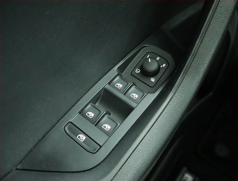 Škoda Karoq (2023) Ambition 2.0 TDI - fotka 17 z 17