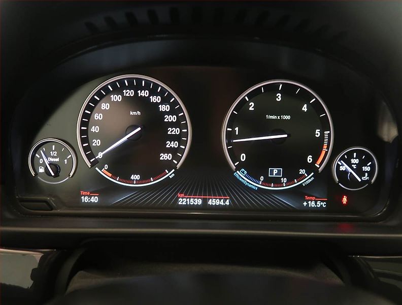 BMW Řada 5 (2014) 530d xDrive, 4X4, Automat - fotka 11 z 17
