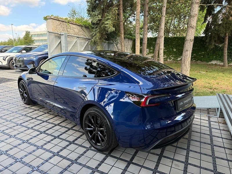 Tesla Model 3 Long Range AWD Tažné - fotka 4 z 40