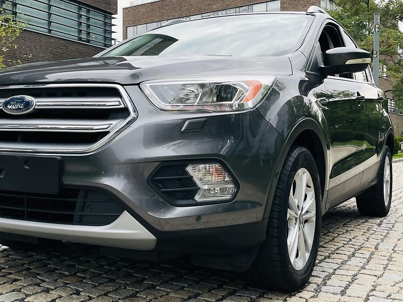 Ford Kuga 2.0TDCi MAN FACELIFT SERVISKA - fotka 43 z 45