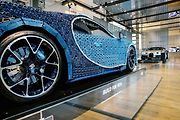 Skutečné Bugatti Chiron a jeho model z Lega