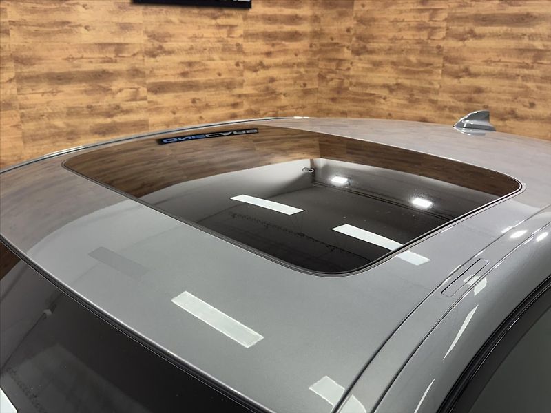 BMW Řada 5 M550i xDRIVE LASER HUD - fotka 29 z 31