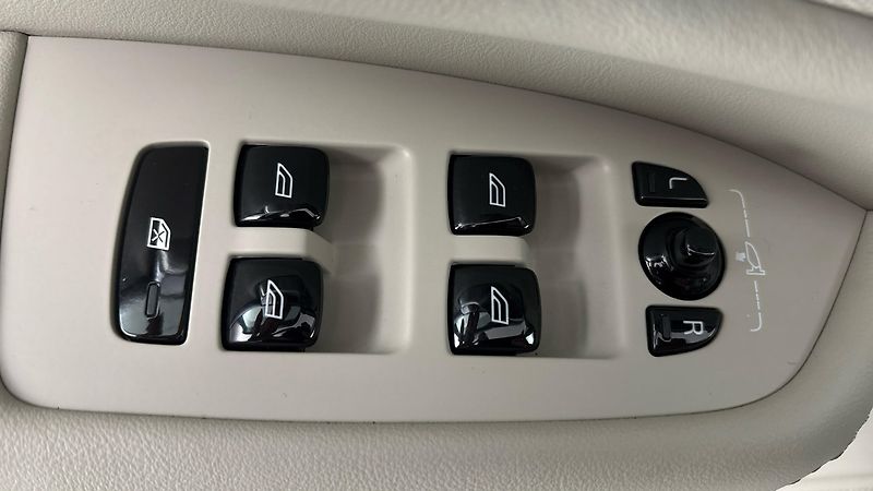 Volvo XC90 2.0 B5 AUT AWD Inscription - fotka 25 z 33