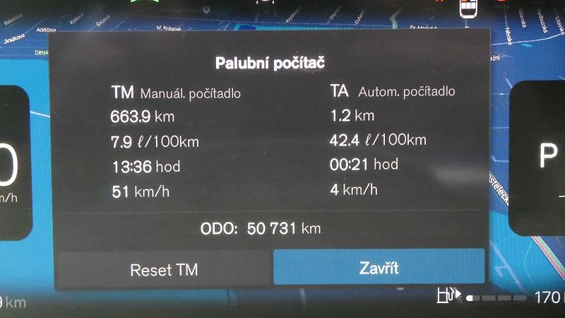 Volvo XC60 B4 mHEV AWD Plus Dark - fotka 14 z 23