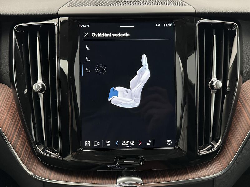 Volvo XC60 T8 AWD RECHARGE BRIGHT PLUS  - fotka 46 z 48