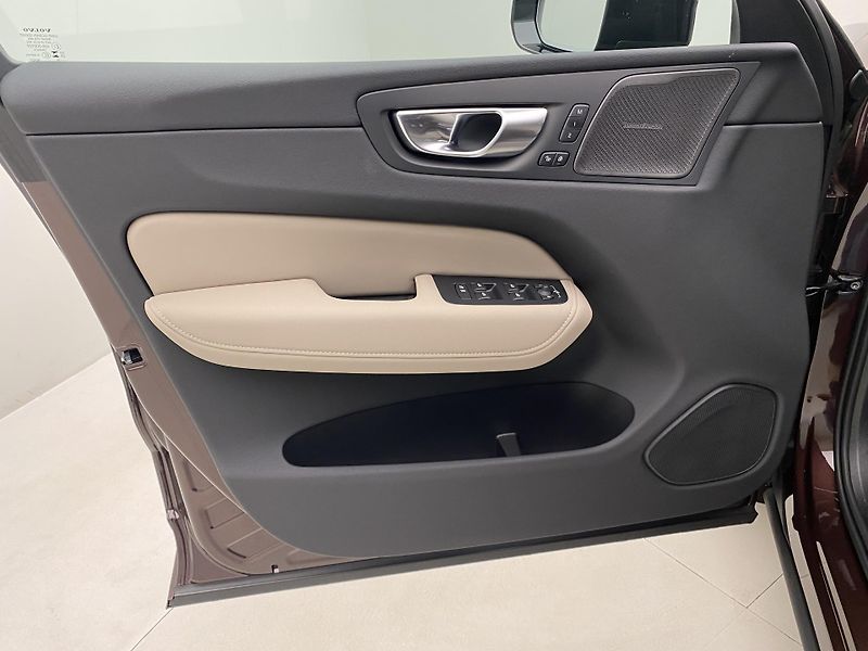 Volvo XC60 (2026) B5 AWD AUT DARK PLUS  - fotka 7 z 62