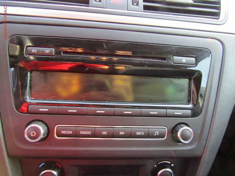 Škoda Rapid (2014) 1.6TDi, autoAC - fotka 15 z 18