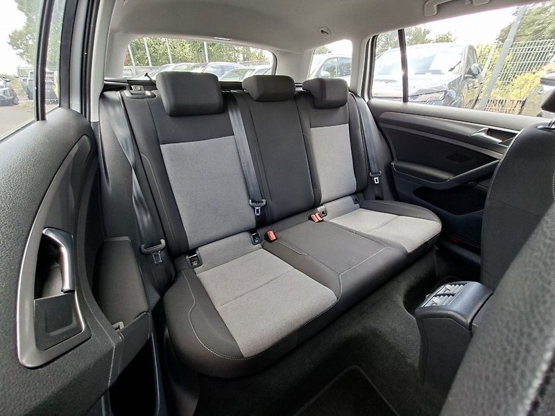 Volkswagen Golf 1,6 TDI 110k M5 - fotka 6 z 25